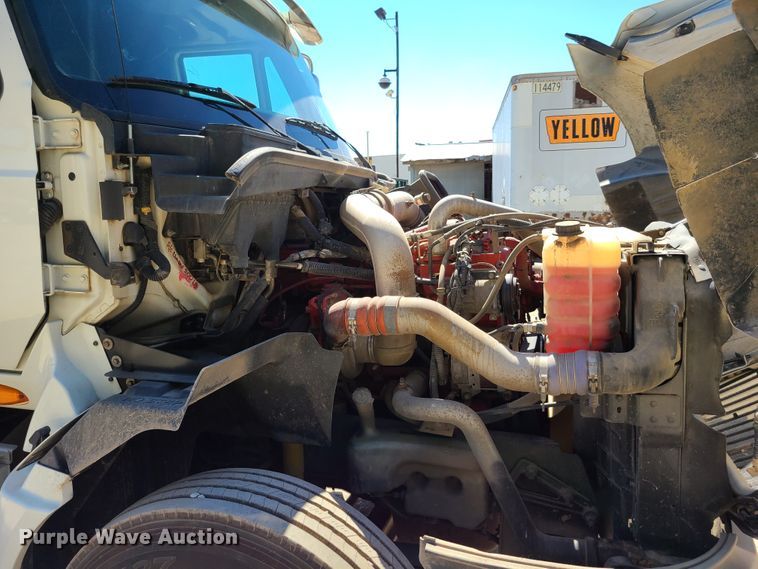 image for item EL9975 2014 International ProStar  semi truck