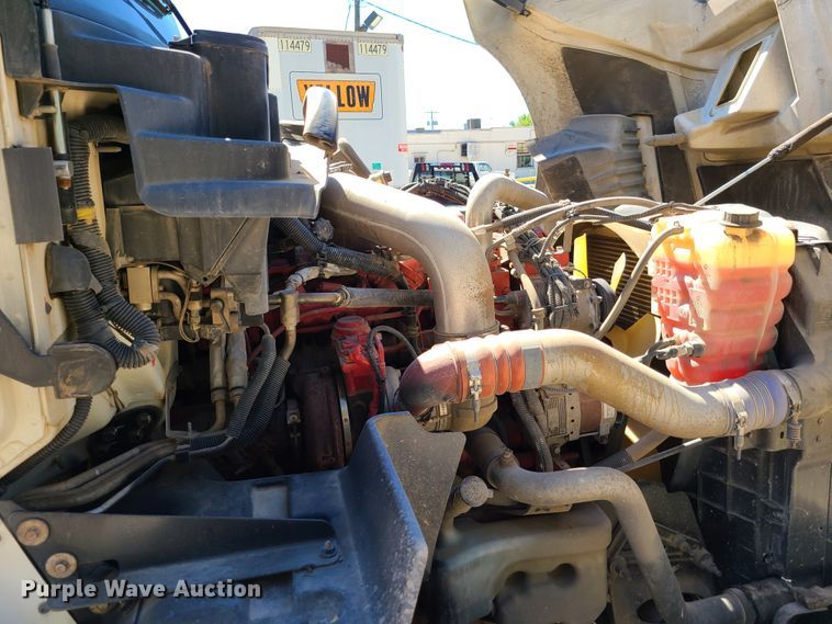 image for item EL9975 2014 International ProStar  semi truck