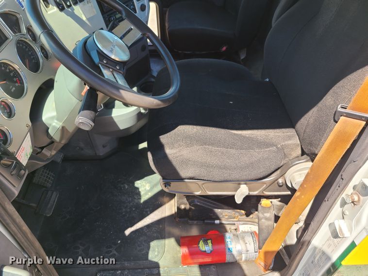 image for item EL9982 2013 Mack CXU613  semi truck