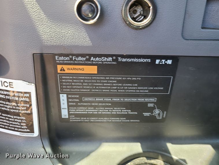 image for item EL9982 2013 Mack CXU613  semi truck