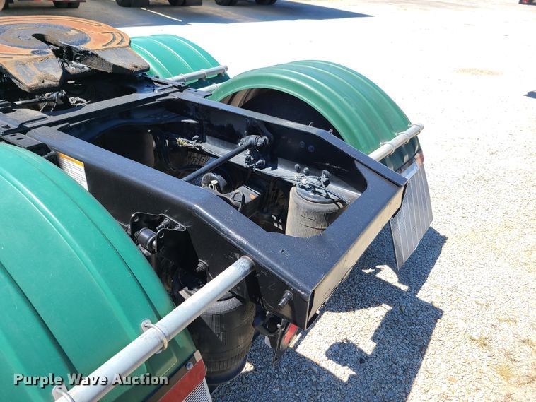 image for item EL9982 2013 Mack CXU613  semi truck