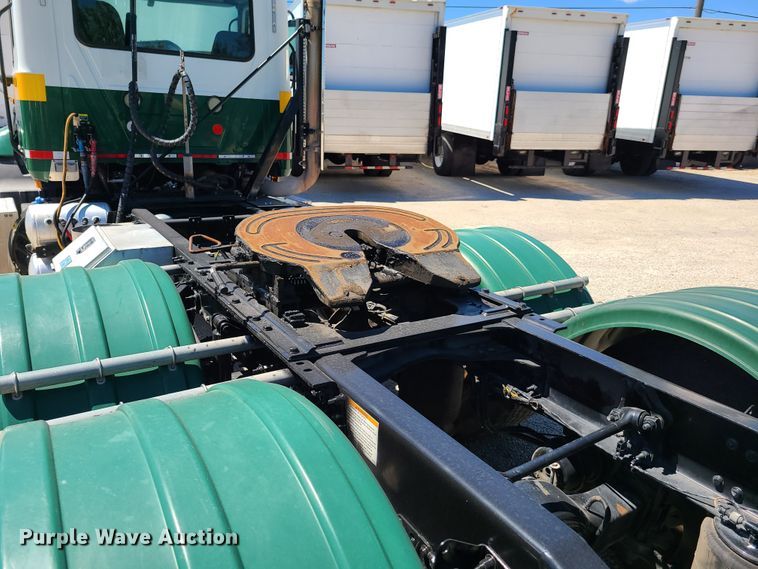 image for item EL9982 2013 Mack CXU613  semi truck