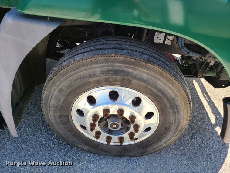 image for item EL9982 2013 Mack CXU613  semi truck