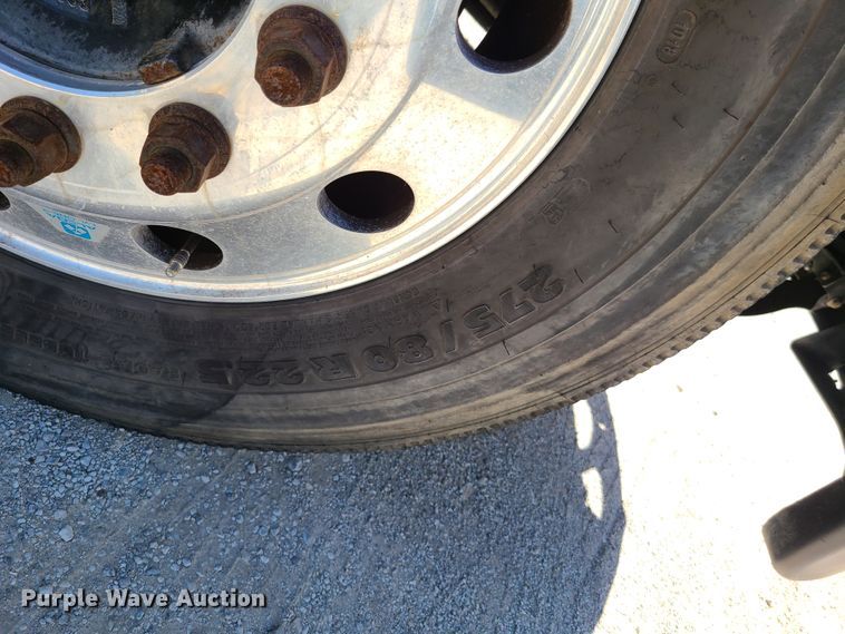 image for item EL9982 2013 Mack CXU613  semi truck