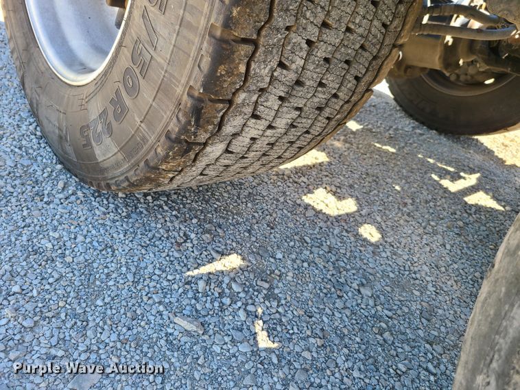 image for item EL9982 2013 Mack CXU613  semi truck