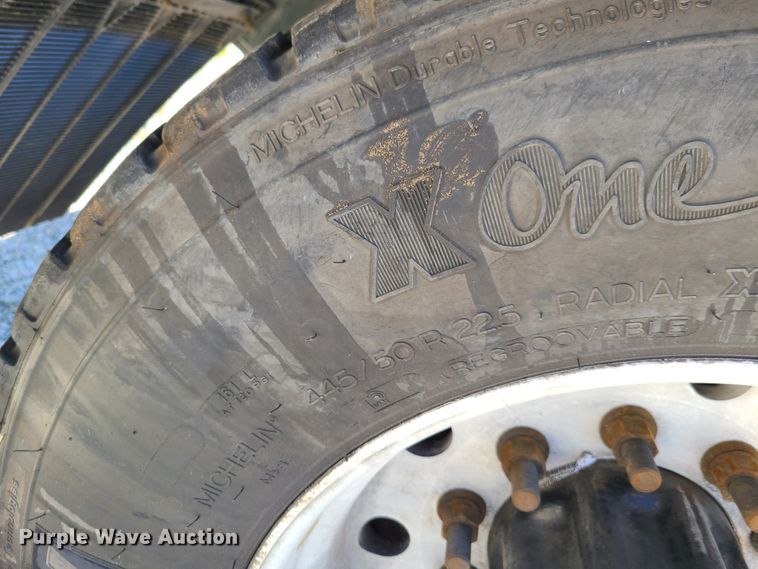 image for item EL9982 2013 Mack CXU613  semi truck