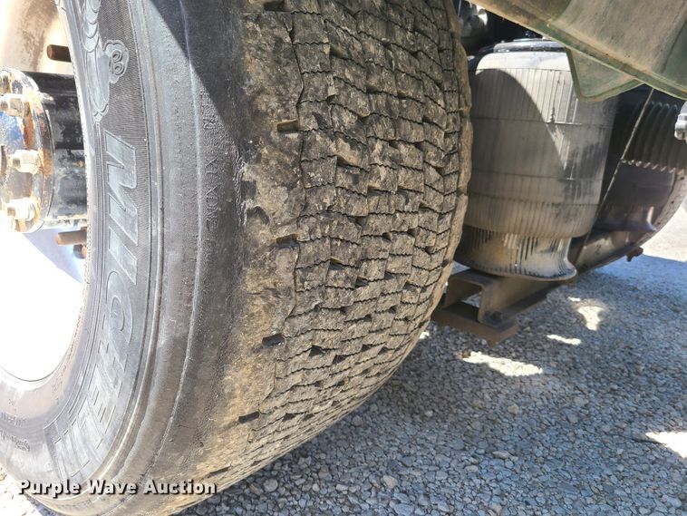 image for item EL9982 2013 Mack CXU613  semi truck