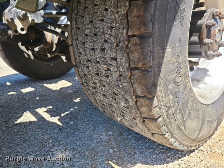 image for item EL9982 2013 Mack CXU613  semi truck