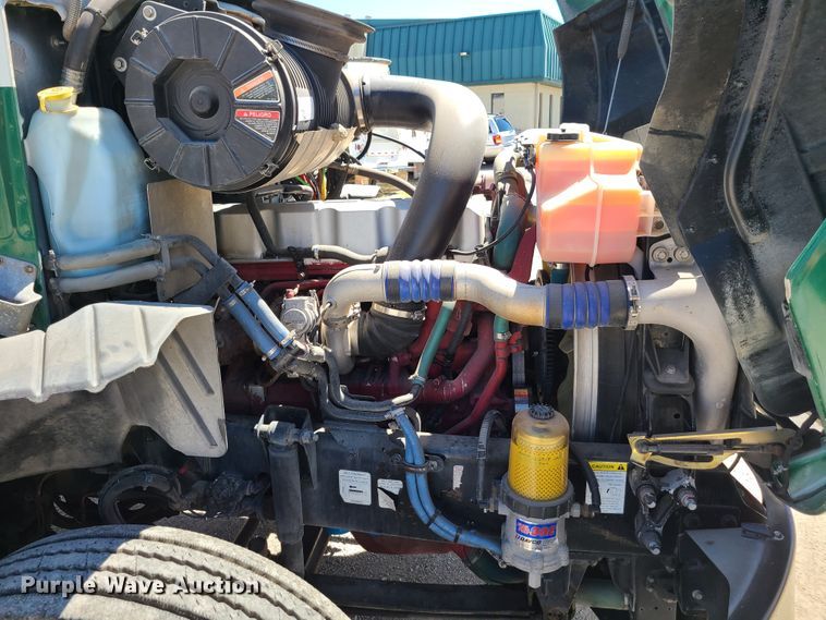 image for item EL9982 2013 Mack CXU613  semi truck