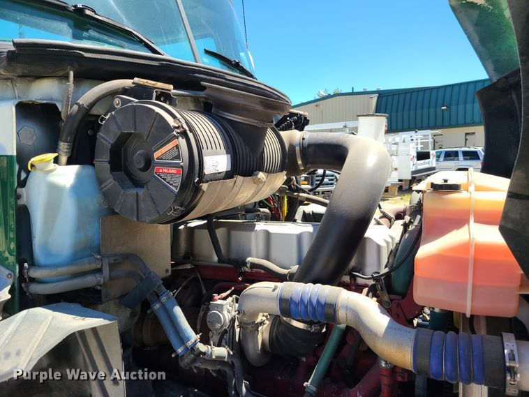 image for item EL9982 2013 Mack CXU613  semi truck