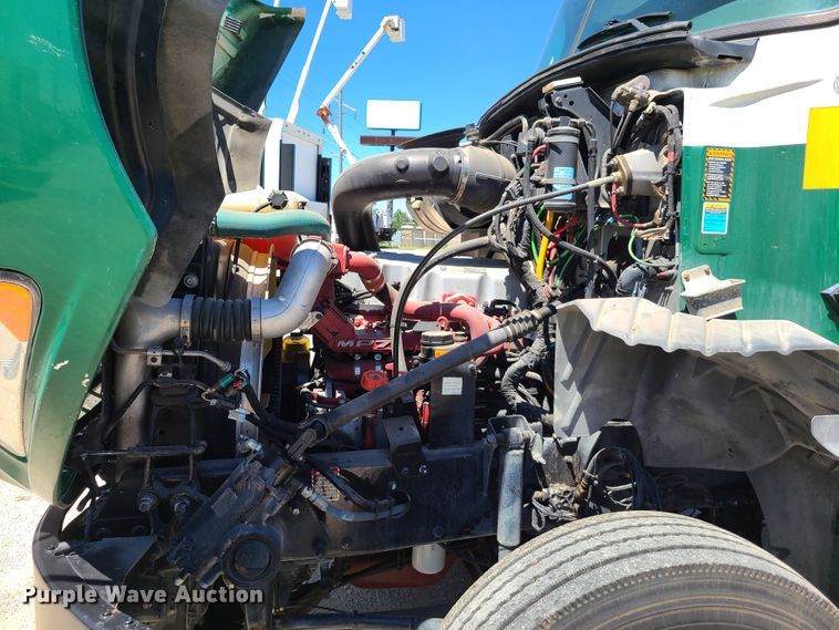 image for item EL9982 2013 Mack CXU613  semi truck