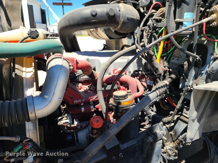 image for item EL9982 2013 Mack CXU613  semi truck