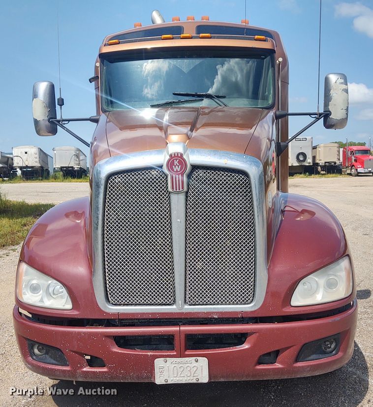 image for item EQ9410 2009 Kenworth T600  semi truck