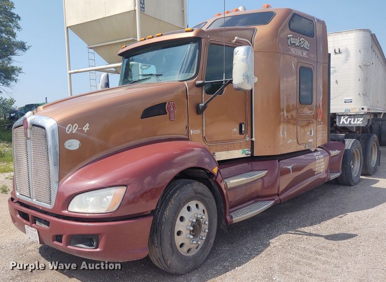 image for item EQ9410 2009 Kenworth T600  semi truck