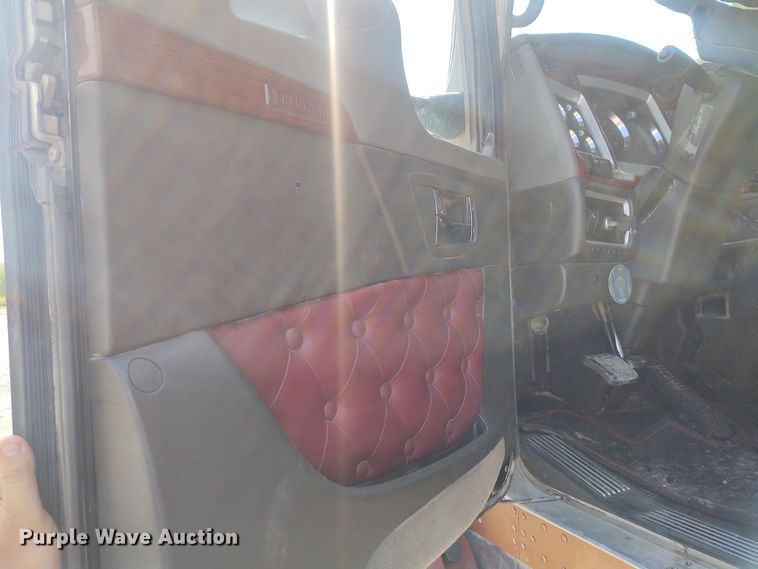 image for item EQ9410 2009 Kenworth T600  semi truck