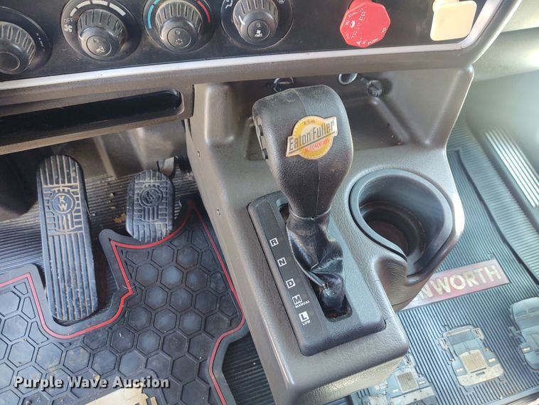 image for item EQ9410 2009 Kenworth T600  semi truck