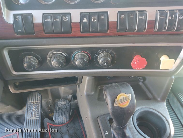 image for item EQ9410 2009 Kenworth T600  semi truck