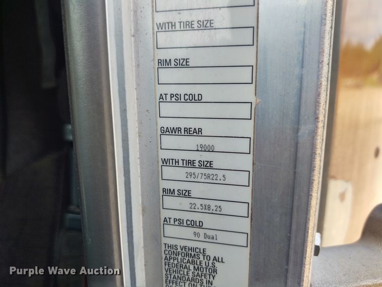 image for item EQ9410 2009 Kenworth T600  semi truck