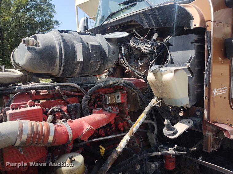 image for item EQ9410 2009 Kenworth T600  semi truck