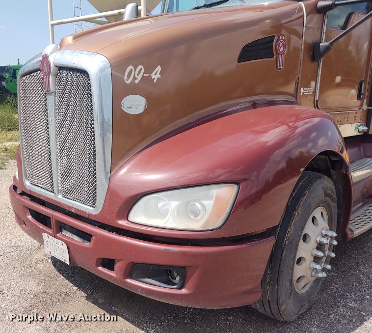 image for item EQ9410 2009 Kenworth T600  semi truck