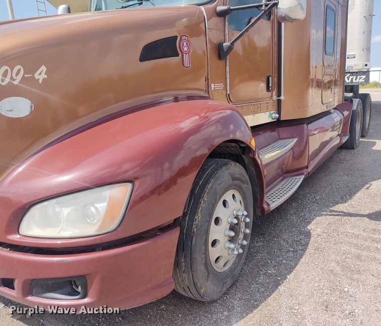 image for item EQ9410 2009 Kenworth T600  semi truck