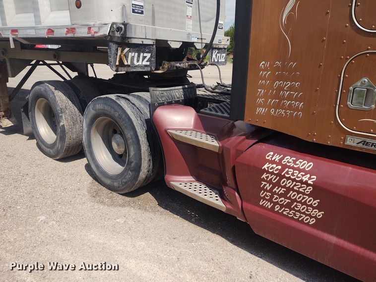 image for item EQ9410 2009 Kenworth T600  semi truck