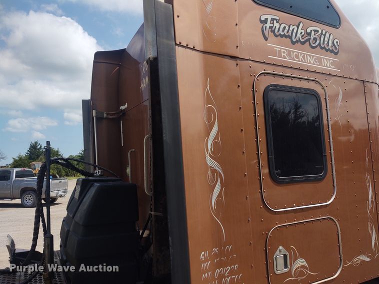 image for item EQ9410 2009 Kenworth T600  semi truck