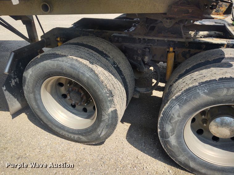 image for item EQ9410 2009 Kenworth T600  semi truck