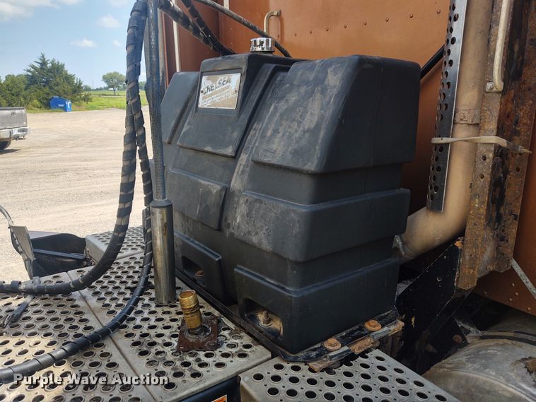 image for item EQ9410 2009 Kenworth T600  semi truck