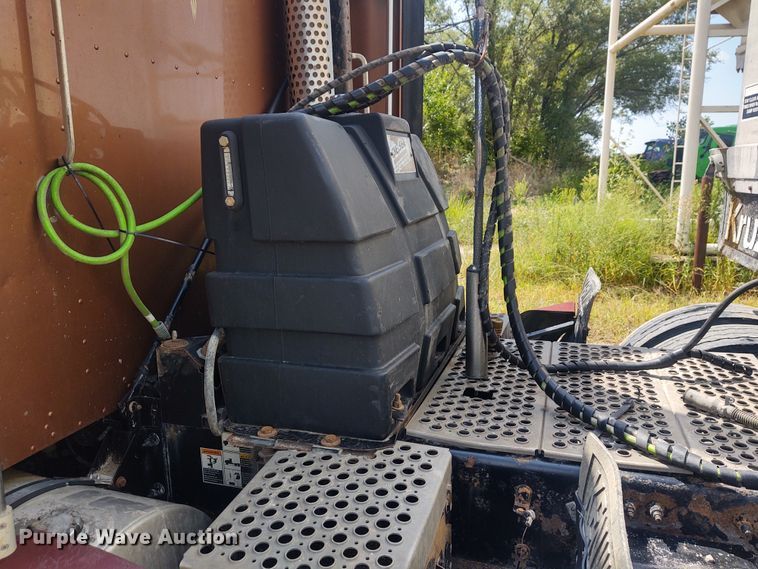 image for item EQ9410 2009 Kenworth T600  semi truck