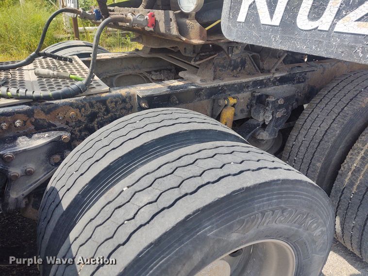 image for item EQ9410 2009 Kenworth T600  semi truck