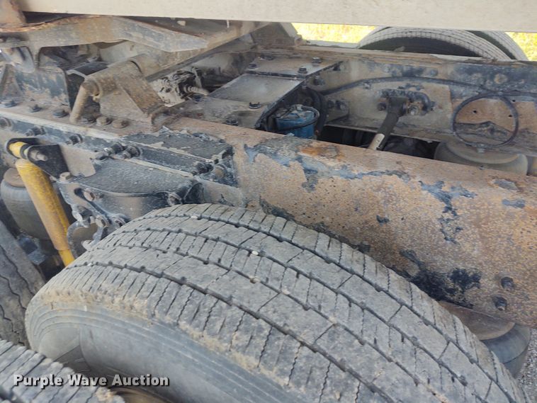 image for item EQ9410 2009 Kenworth T600  semi truck