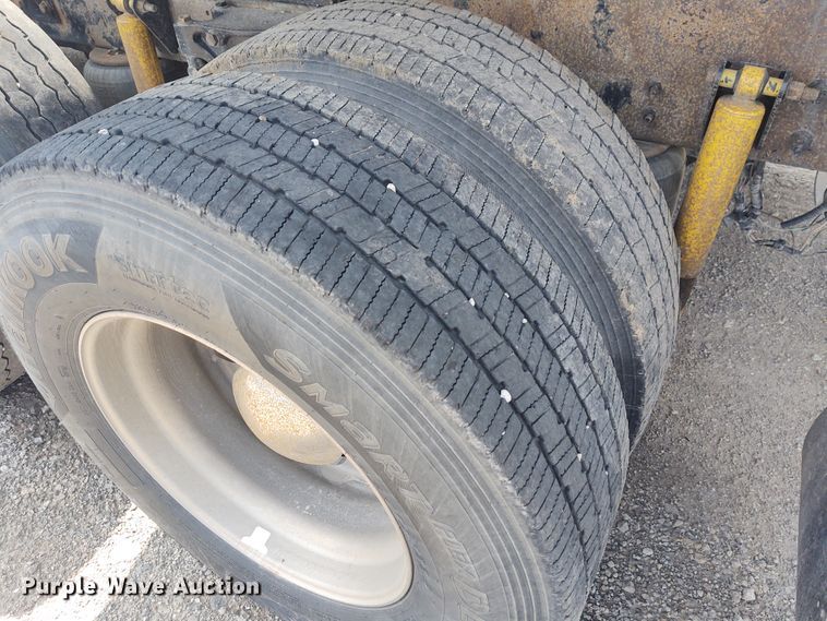 image for item EQ9410 2009 Kenworth T600  semi truck