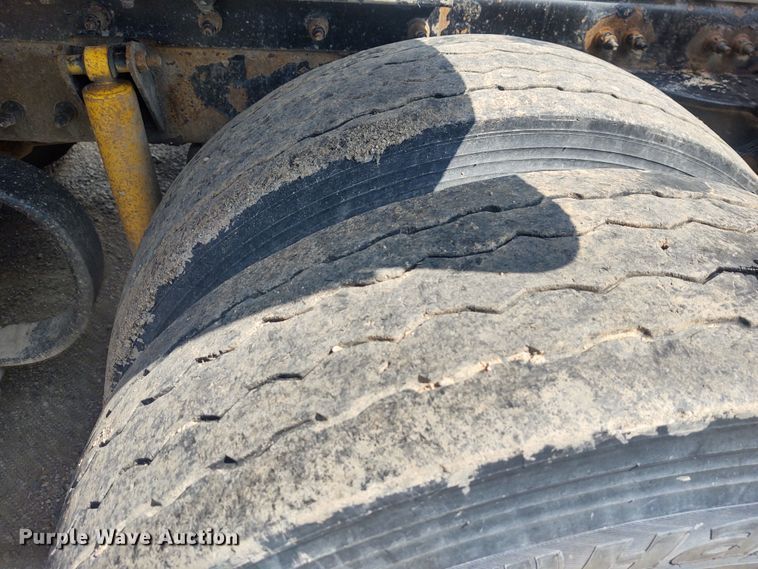 image for item EQ9410 2009 Kenworth T600  semi truck