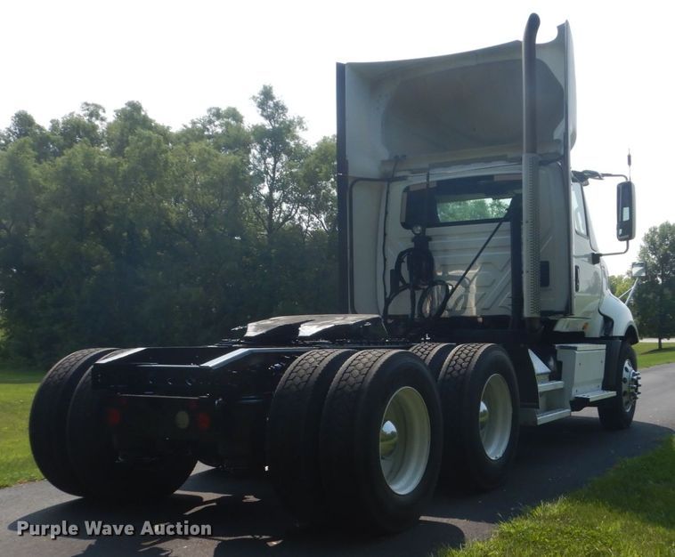 image for item FT9124 2015 International ProStar  semi truck