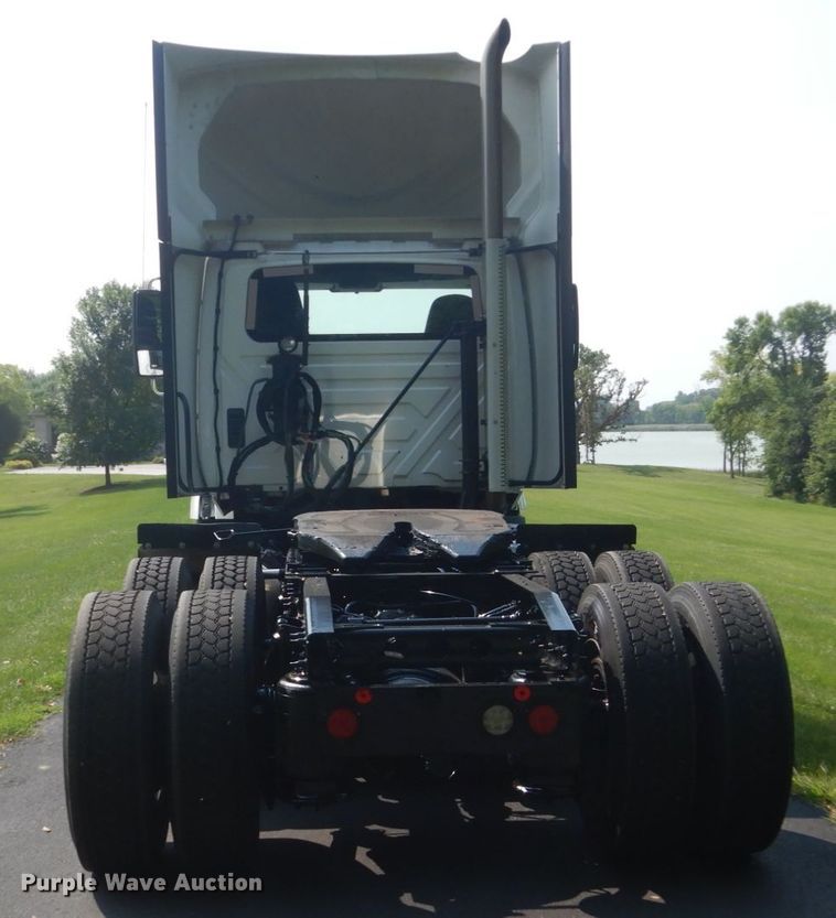 image for item FT9124 2015 International ProStar  semi truck