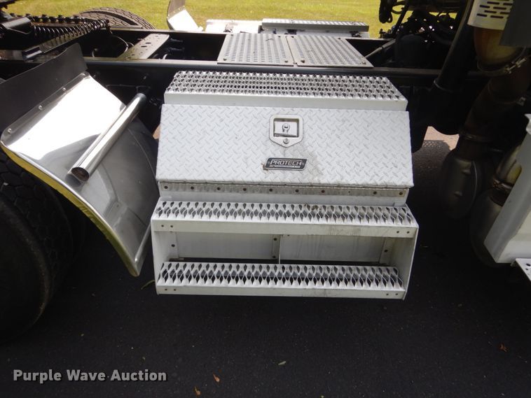 image for item FT9124 2015 International ProStar  semi truck