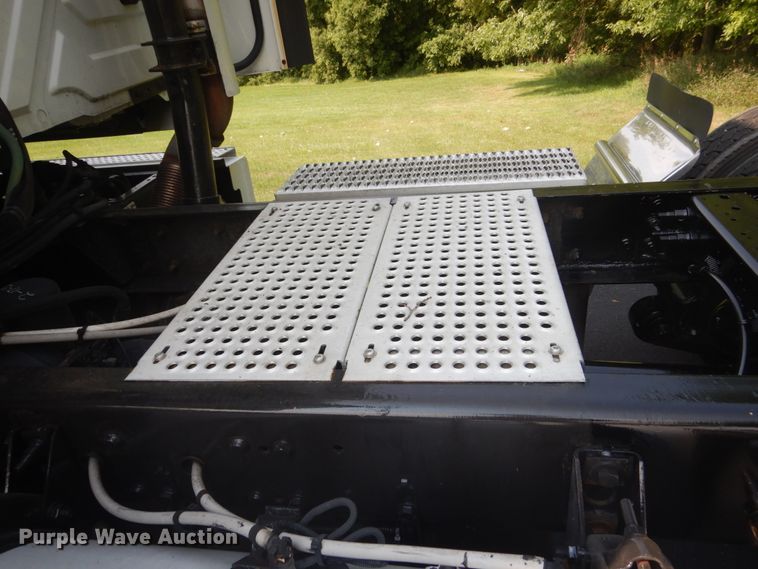 image for item FT9124 2015 International ProStar  semi truck