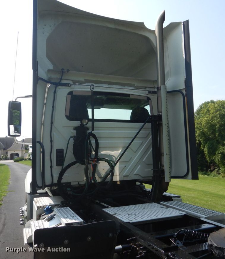 image for item FT9124 2015 International ProStar  semi truck