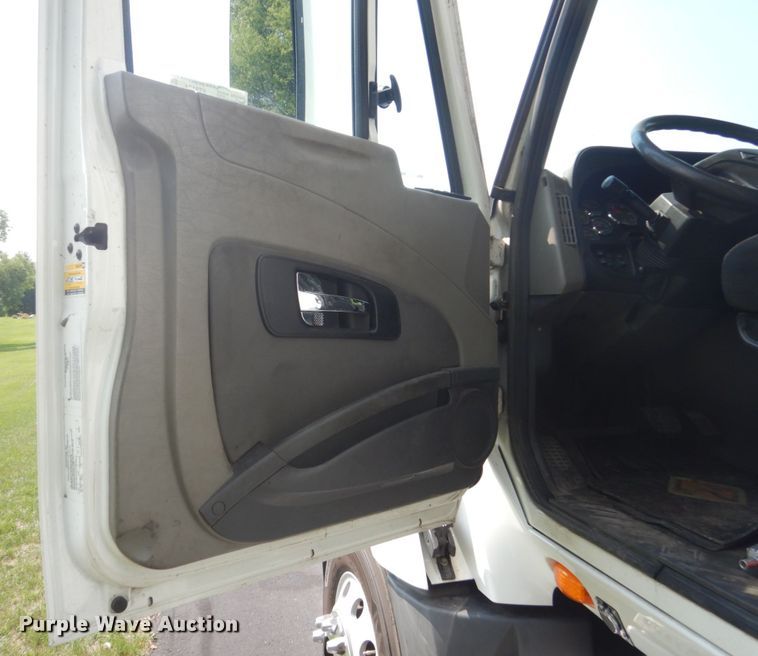 image for item FT9124 2015 International ProStar  semi truck