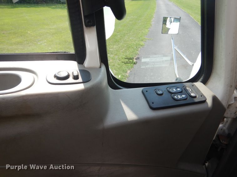 image for item FT9124 2015 International ProStar  semi truck