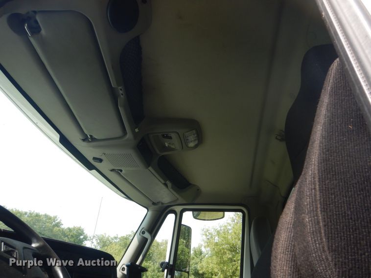 image for item FT9124 2015 International ProStar  semi truck