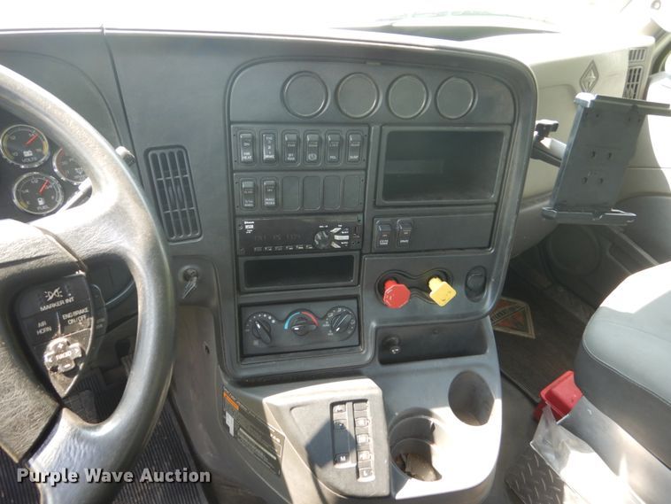 image for item FT9124 2015 International ProStar  semi truck