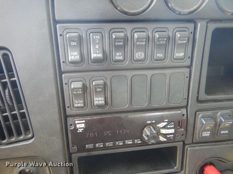 image for item FT9124 2015 International ProStar  semi truck