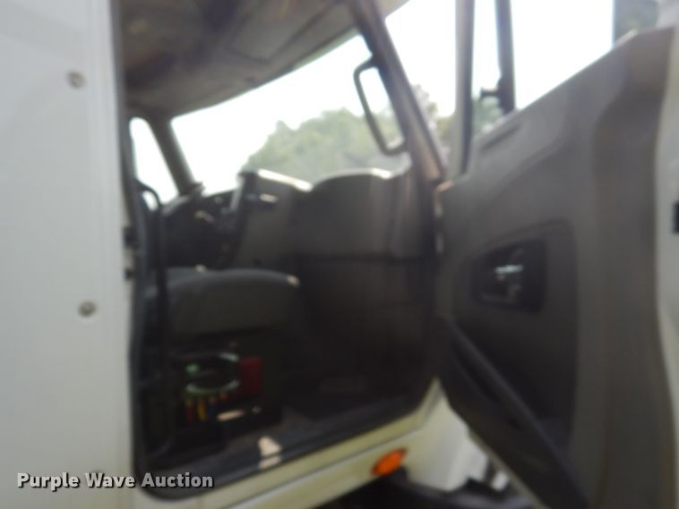 image for item FT9124 2015 International ProStar  semi truck