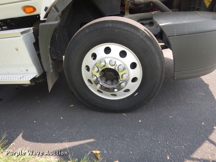 image for item FT9124 2015 International ProStar  semi truck