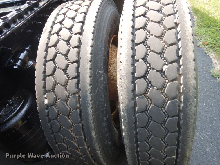 image for item FT9124 2015 International ProStar  semi truck