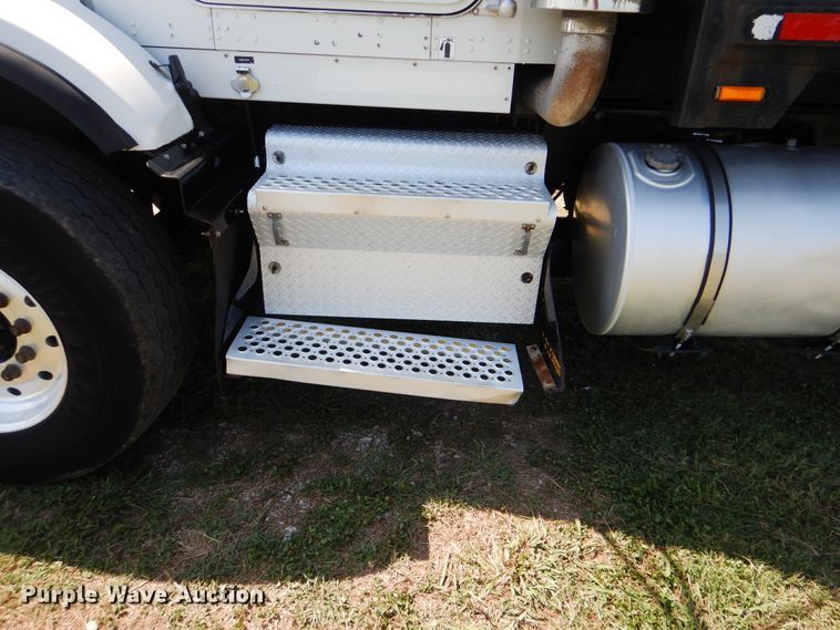 image for item GM9096 2007 Kenworth T800  flat dump bed truck