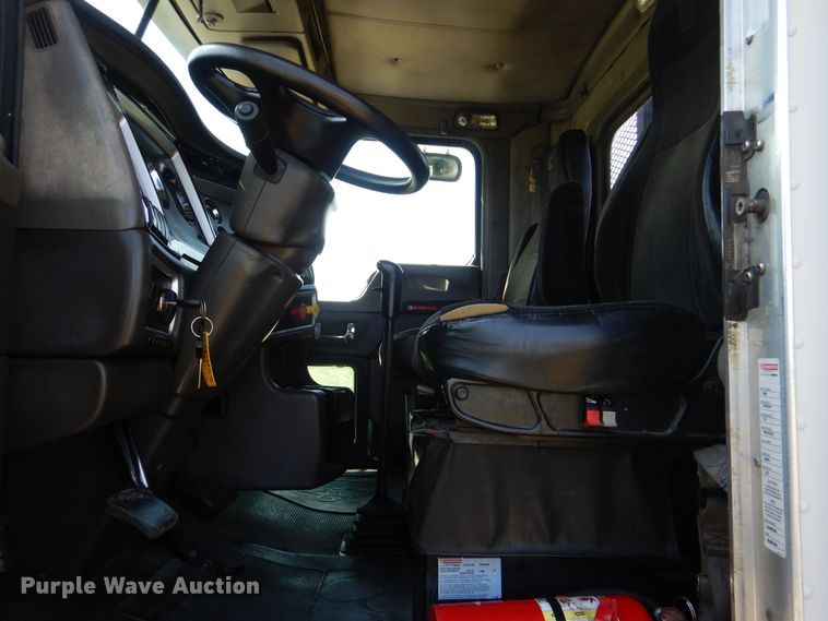 image for item GM9096 2007 Kenworth T800  flat dump bed truck