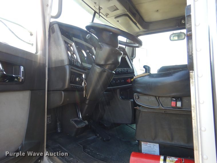 image for item GM9096 2007 Kenworth T800  flat dump bed truck